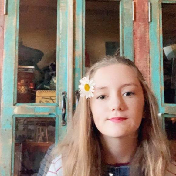 Meet your Posher, Kylie - Picture 1 of 1